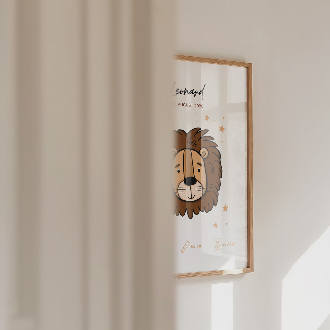 Produktvideo eines personalisiertesn Geburtsposters mit süßem Löwenmotiv, individuell mit Name, Geburtsdatum, Uhrzeit, Größe und Gewicht 