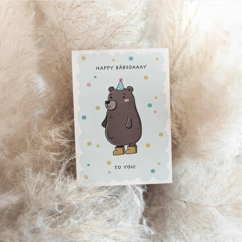 Postkarte Bär Printstorys A6 Postkarte Grußkarte mit Bär und Konfetti